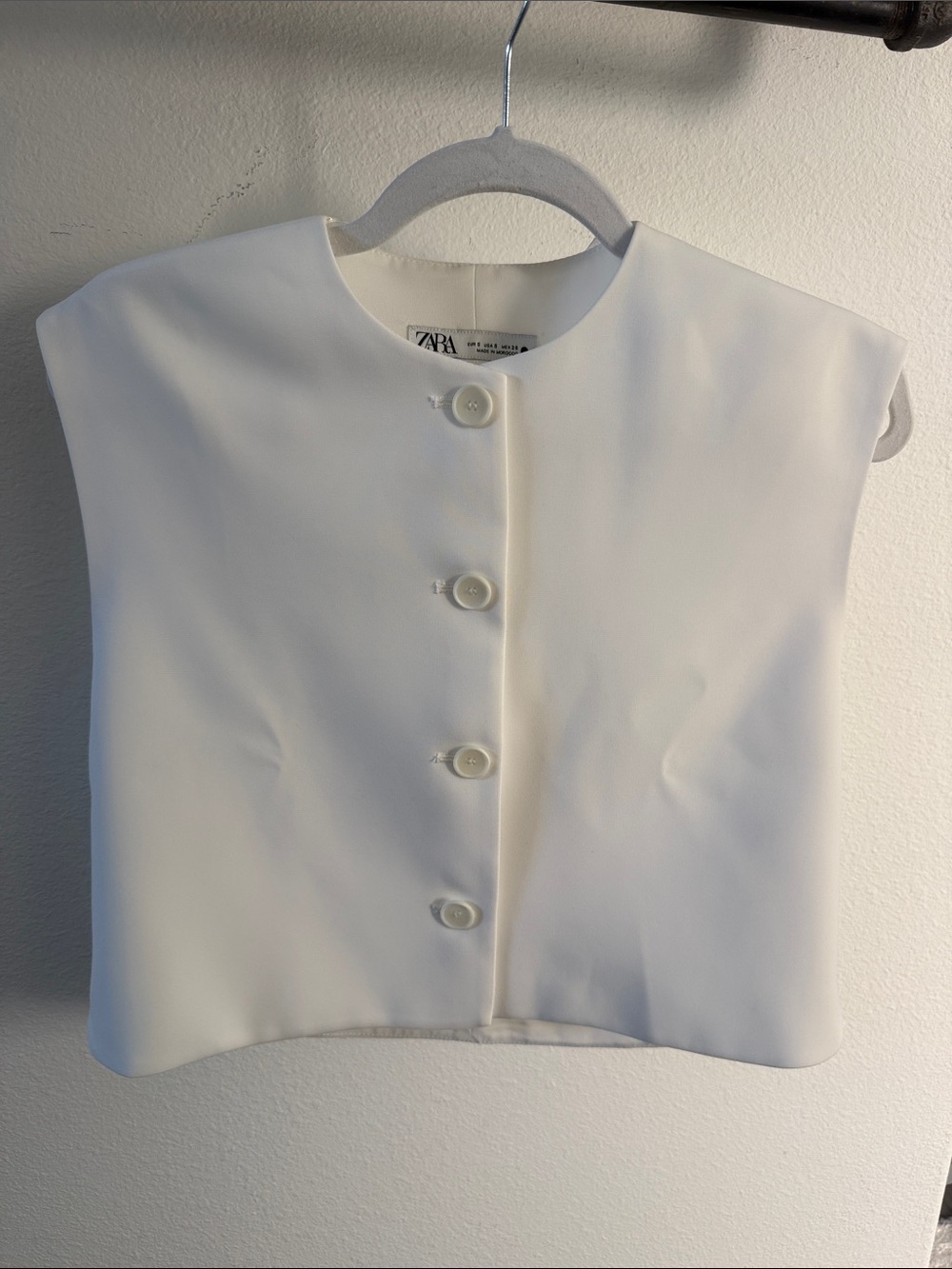 Zara Ivory Button-Front Sleeveless Top